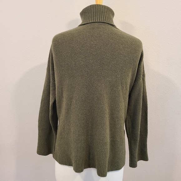 J Crew Turtleneck Olive Green Sweater in Supersoft Yarn - Picture 5 of 6